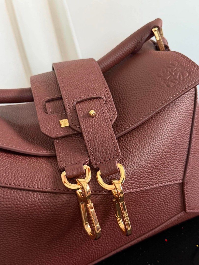 Puzzle Bag Size 24CM And 29CM (Category: Cross-body Bags) located in Manila. Submitted by grandtree-aa68 (Listing ID 1440918001, Image 1). Description: Authenticity is not guaranteed Inclusion with Box and Dustbag.