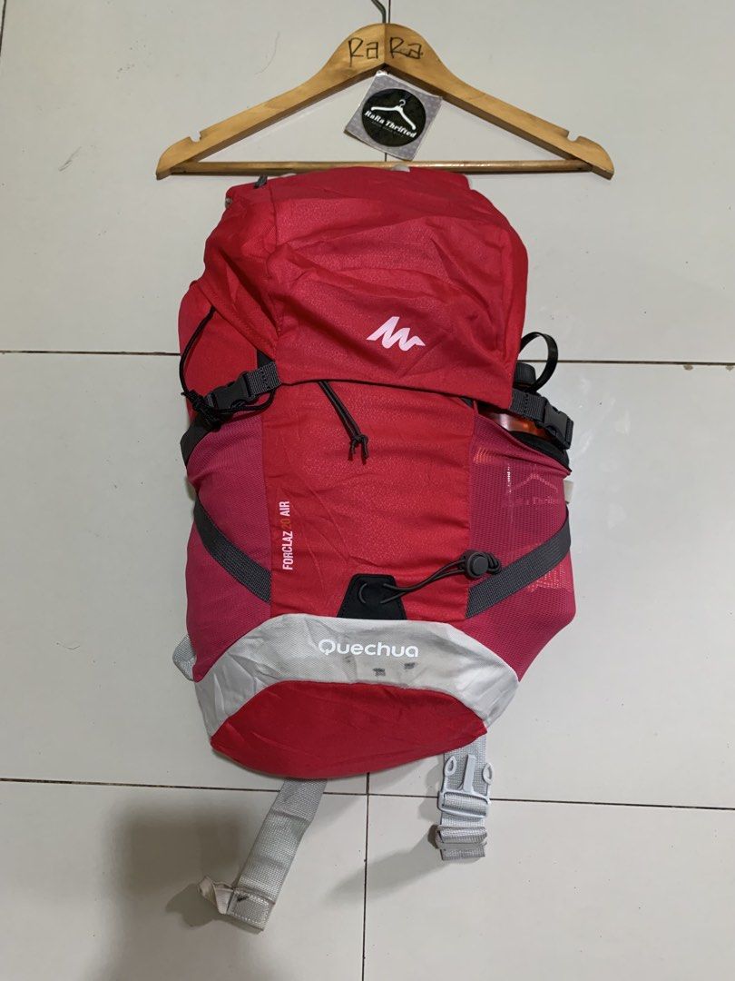 Quechua | Forclaz 20 air / Womens torso (Category: Backpacks) located in Cebu City. Submitted by rarathriftedcb (Listing ID 1440797320, Image 2). Description: Quechua By decathlon ✅ Forclaz 20 air Ragsack backpack In pink 🩷 Dayhike, 1day camp Major hike or any Outdoor activities Widemouth water botle Compartment (2) Laptop Compartment (13) inch Back panel For air comfort support Waterproof 💦 1,300pesos + sf 150 Location : cebu city Page : RaRa 
