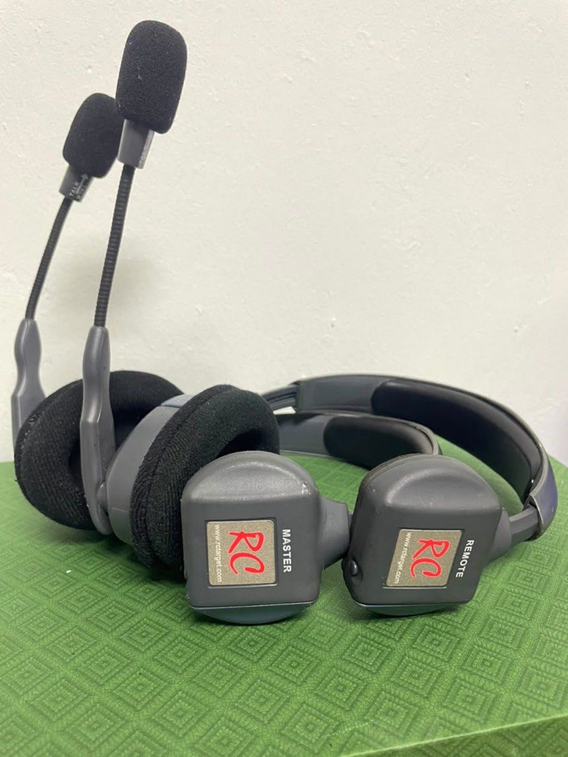 Rc Intercom USA (Category: Soundbars, Speakers & Amplifiers) located in Kuala Lumpur. Submitted by johnwick2000 (Listing ID 1440874396, Image 1). Description: Rarely used ,bought from RC target for Rm2000 Battery can be bought at shoppe No charger Selling cheap Same with eartec.