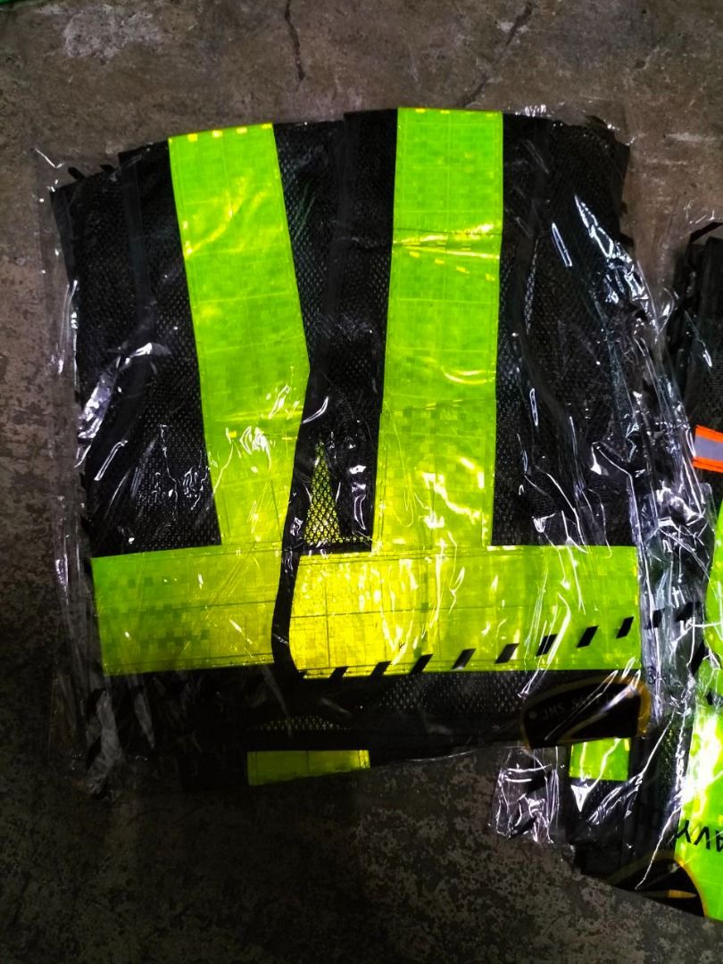 Reflectorized Vest Specs: Neon green/black (Category: Everything Else Others) located in Manila. Submitted by joeyroque09 (Listing ID 1440768124, Image 2). Description: Reflectorized Vest Specs: Neon green/black Price: 90.
