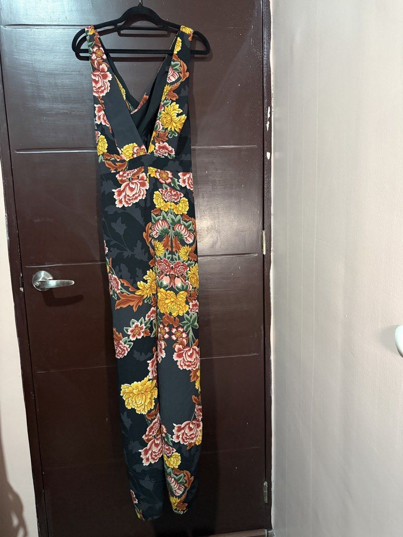 River Island Floral Jumpsuit (Category: Jumpsuits) located in Quezon City. Submitted by fashionifywardrobe8899 (Listing ID 1440915916, Image 3). Description: .