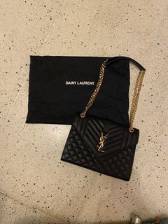 (Category: ) located in . Submitted by xalian.closet (Listing ID 1440796186, Image 1). Description: .