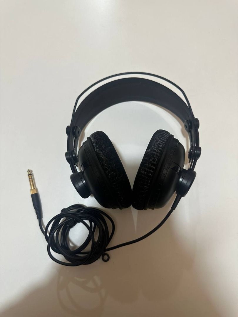 Samson SR950 32 Ohm Professional Studio Headphones (Category: Headphones & Headsets) located in Manila. Submitted by ciencien1 (Listing ID 1440944082, Image 1). Description: - Samson SR950 Headphones - Ideal for studio monitoring and music listening - Comfortable earcups for extended wear - Features a standard headphone jack.