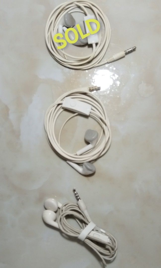 Samsung /Huawei Earphones (Category: Earphones) located in Iloilo. Submitted by pinspirewitha (Listing ID 1428660798, Image 1). Description: Original .