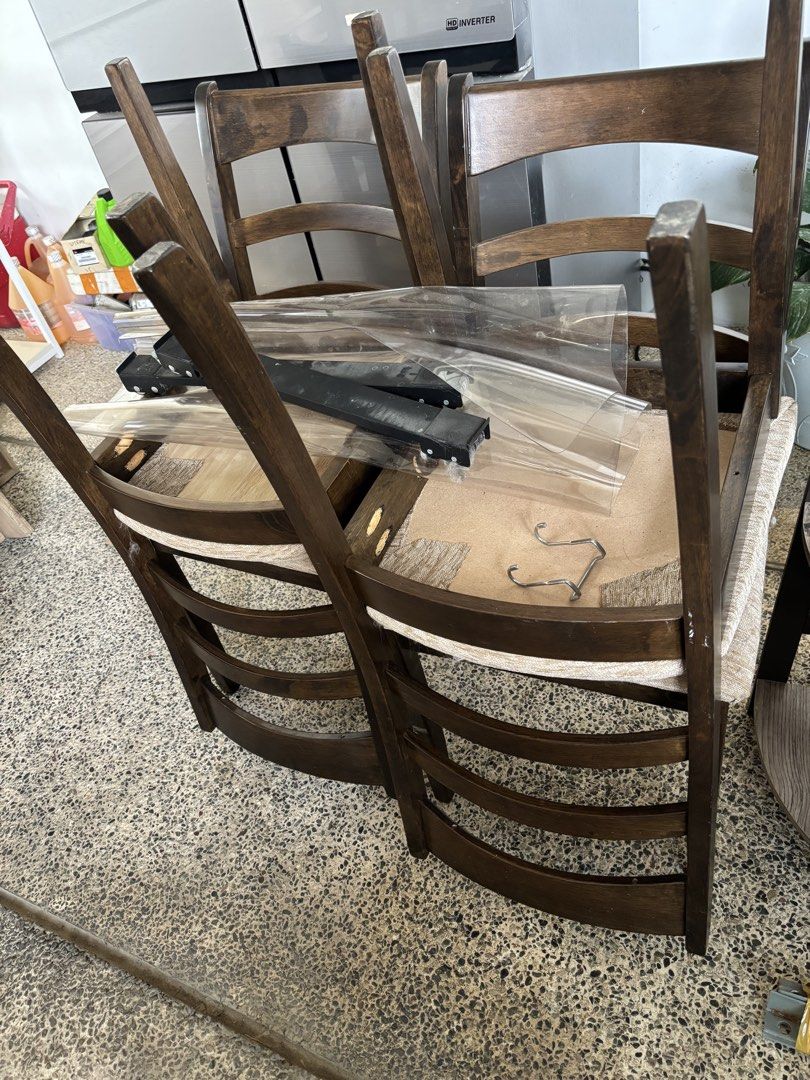 Sanyang Table Set (Category: Tables & Sets) located in Pasay City. Submitted by zoeychloe26 (Listing ID 1440883420, Image 2). Description: Sanyang Dining Table Set -Bought it for around 18k -Rarely used. For display and pang-kumpleto lang po ng gamit sa bahay since may iba pa po kaming table na ginagamit -Minimal dents due to transport, pero bagong-bago pa rin po color and feels.