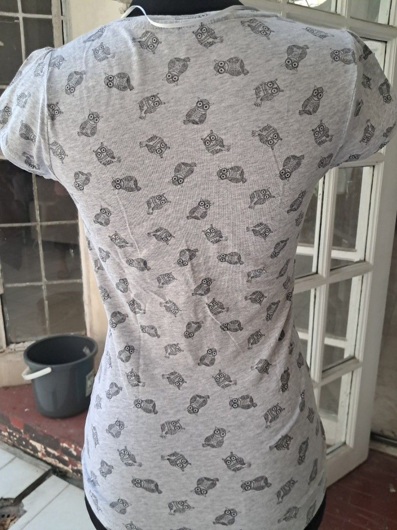 Shirt (Category: Shirts) located in Manila. Submitted by cherrytreasures (Listing ID 1440814984, Image 3). Description: cotton shirt, small size, shoulder 31 cm., body 35 cm., lenght 58 cm..