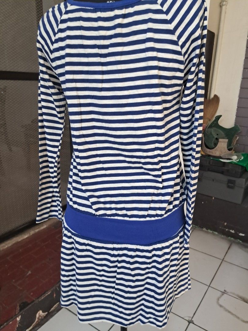 Short dress (Category: Activewear) located in Manila. Submitted by cherrytreasures (Listing ID 1440820271, Image 2). Description: shoulder 36cm., body 44cm., lenght 85 cm. pwede po meet up or shipping.