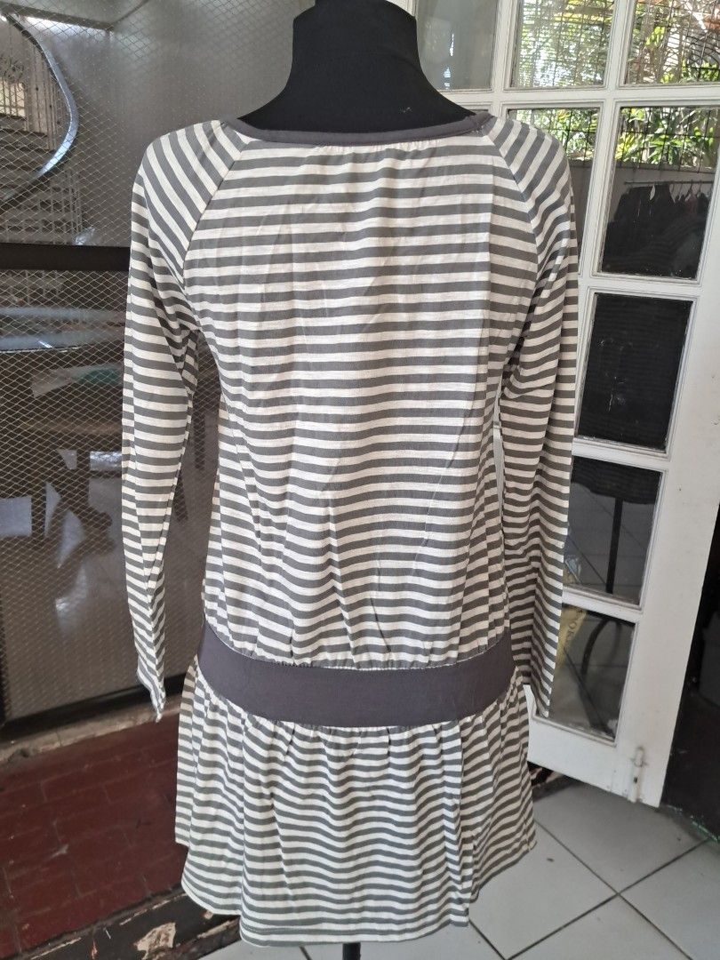 Short dress (Category: Dresses) located in Manila. Submitted by cherrytreasures (Listing ID 1440823177, Image 2). Description: shoulder 36cm., body 44cm., lenght 85cm. pwede po meet up or shipping.