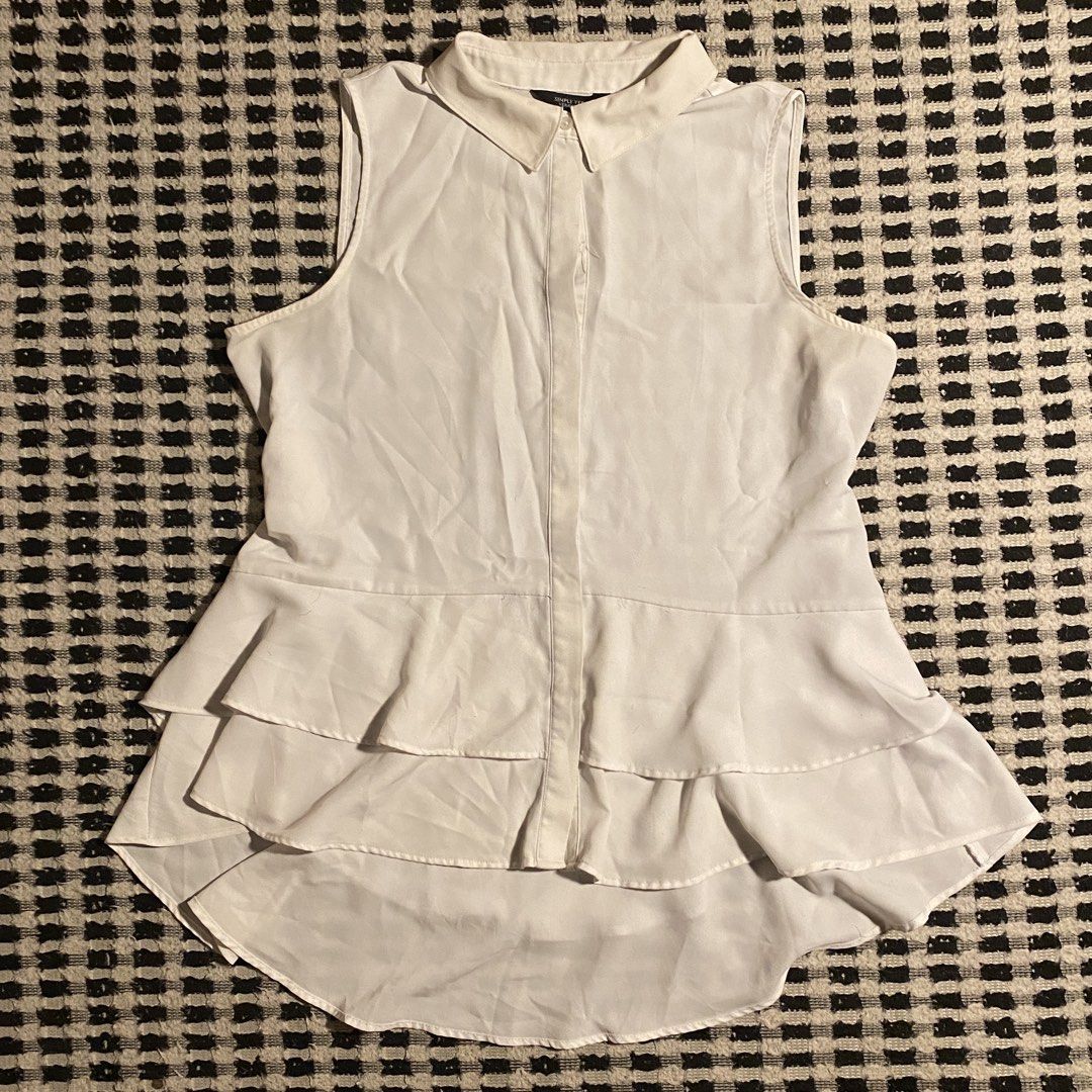 Simply Vera Vera Wang White Sleeveless Button Up Blouse (Category: Blouses) located in Las Pinas. Submitted by tobios (Listing ID 1440904886, Image 1). Description: Check photos for flaws. What you see is what you get. No when worn photos! LOC: Las Piñas, Metro Manila MOP: GCash or GoTyme MOD: J&T or same day delivery (shipping fee shouldered by buyer).