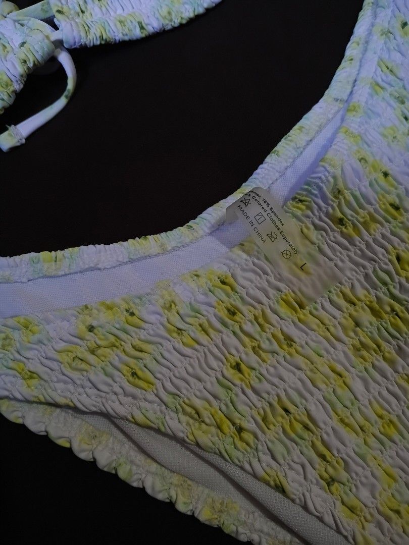 Smocked Floral Bikini Set with Tie Straps (Category: Bikinis & Swimsuits) located in Aroroy. Submitted by cloudspun (Listing ID 1440864536, Image 3). Description: Adjustable tie straps on the top for a perfect fit Condition: 9/10 Unused, na stock lang sa bahay .