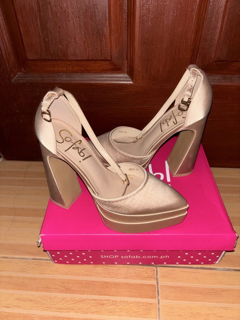 Sofab! Champagne Platform Block Heels with Ankle Strap - Size 37 (Category: Heels) located in Muntinlupa City. Submitted by aoki29 (Listing ID 1440893966, Image 1). Description: - Brand: Sofab! - Color: Champagne - Style: Platform Heels - Heel Type: Block Heel - Features: Ankle strap with subtle embellishments - Size: 37 - Condition: Comes with original box - Purchase Origin: Bought from SM Store - Bought for 1,499.