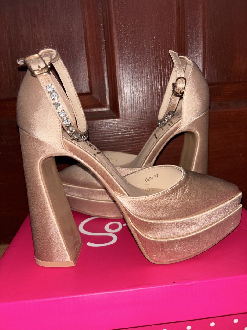 Sofab! Champagne Platform Block Heels with Ankle Strap - Size 37 (Category: Heels) located in Muntinlupa City. Submitted by aoki29 (Listing ID 1440893966, Image 2). Description: - Brand: Sofab! - Color: Champagne - Style: Platform Heels - Heel Type: Block Heel - Features: Ankle strap with subtle embellishments - Size: 37 - Condition: Comes with original box - Purchase Origin: Bought from SM Store - Bought for 1,499.