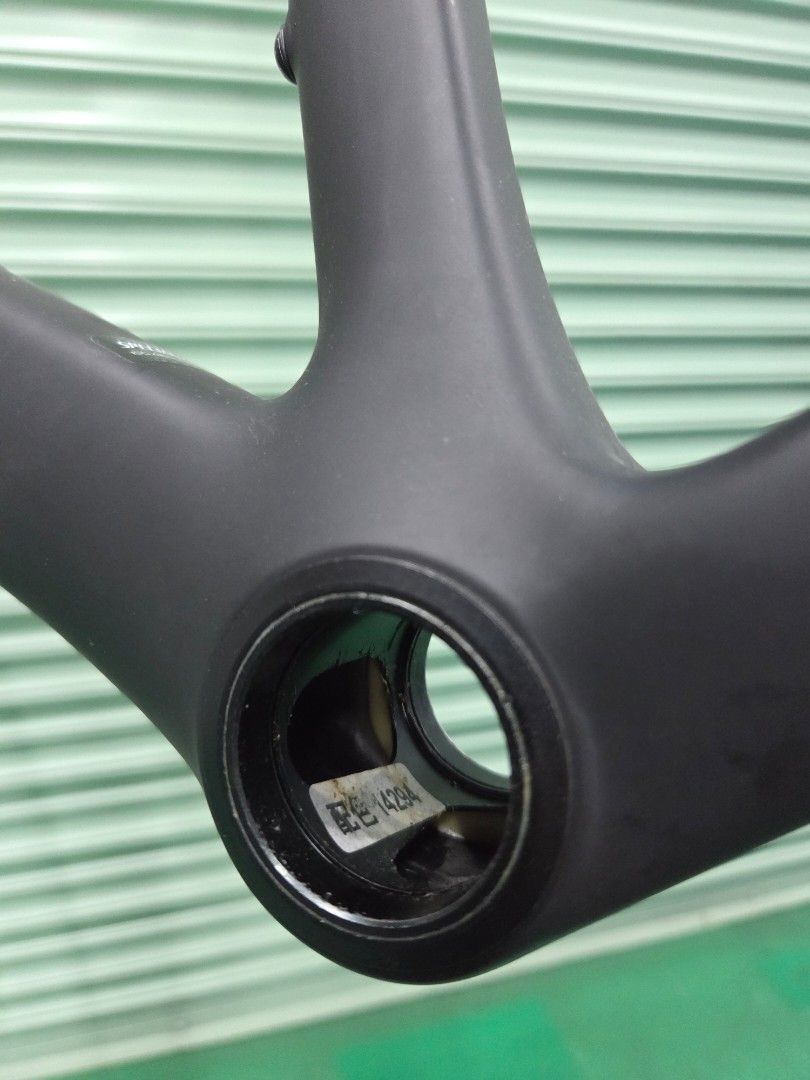 Specialized Venge Frameset (52) (Category: Bicycles) located in Singapore. Submitted by blackjack2017 (Listing ID 1440828106, Image 5). Description: Selling a lightly used Venge Pro frameset. This has exactly the same carbon layup as the Venge S-works. Size 52. This is still a highly sought after, aero specific frameset from Specialized. Includes aerofly bar. FACT 11r carbon, Rider-First Engineered™, Win Tunnel Engineered, internal electric only 