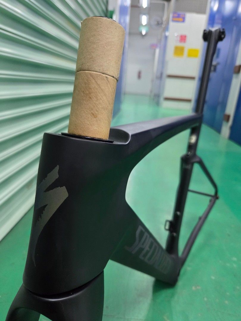 Specialized Venge Frameset (52) (Category: Bicycles) located in Singapore. Submitted by blackjack2017 (Listing ID 1440828106, Image 6). Description: Selling a lightly used Venge Pro frameset. This has exactly the same carbon layup as the Venge S-works. Size 52. This is still a highly sought after, aero specific frameset from Specialized. Includes aerofly bar. FACT 11r carbon, Rider-First Engineered™, Win Tunnel Engineered, internal electric only 