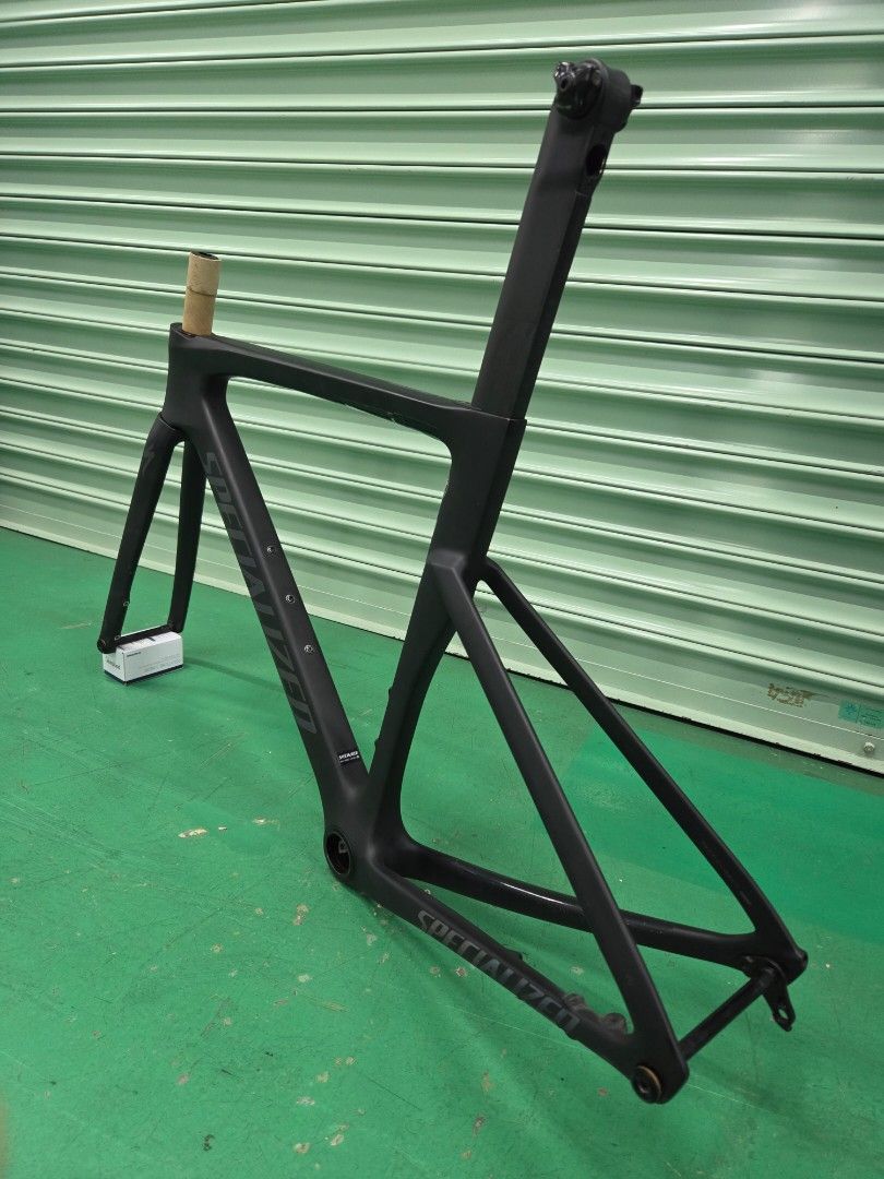 Specialized Venge Frameset (52) (Category: Bicycles) located in Singapore. Submitted by blackjack2017 (Listing ID 1440828106, Image 4). Description: Selling a lightly used Venge Pro frameset. This has exactly the same carbon layup as the Venge S-works. Size 52. This is still a highly sought after, aero specific frameset from Specialized. Includes aerofly bar. FACT 11r carbon, Rider-First Engineered™, Win Tunnel Engineered, internal electric only 