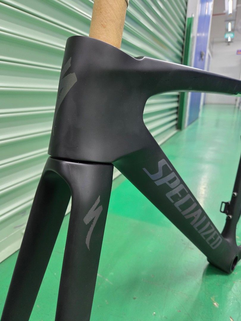 Specialized Venge Frameset (52) (Category: Bicycles) located in Singapore. Submitted by blackjack2017 (Listing ID 1440828106, Image 2). Description: Selling a lightly used Venge Pro frameset. This has exactly the same carbon layup as the Venge S-works. Size 52. This is still a highly sought after, aero specific frameset from Specialized. Includes aerofly bar. FACT 11r carbon, Rider-First Engineered™, Win Tunnel Engineered, internal electric only 