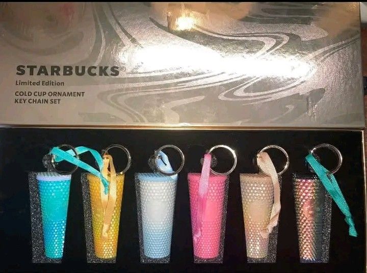 STARBUCKS LIMITED EDITION COLD CUP KEYCHAIN SET! (Category: Water Bottles & Tumblers) located in Manila. Submitted by jtoyzandcollectibles (Listing ID 1440926968, Image 1). Description: STARBUCKS LIMITED EDITION COLD CUP KEYCHAIN SET! 6-piece set of mini cold cup keychains – assorted glittery colors, brand new in original box. Perfect for collectors or Starbucks fans! ₱4,000 ‼️ We don't offer rush delivery ‼️ 📍 Cainta, Rizal 🛵 Lalamove only 💬 