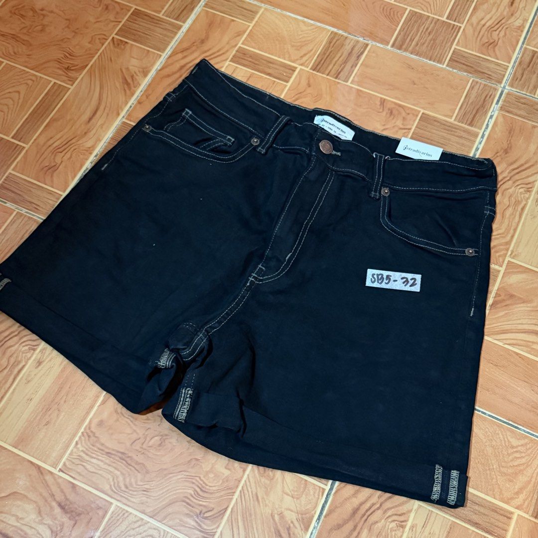Stradivarius Black High Waist Shorts (Category: Shorts) located in Caloocan City. Submitted by blessedclothingph (Listing ID 1440794414, Image 2). Description: Brand new, never been used. Just tried on. Ganda ng fit nito. Unfortunately, it is not my size Size fits 32 (stretchy) using tape measure .