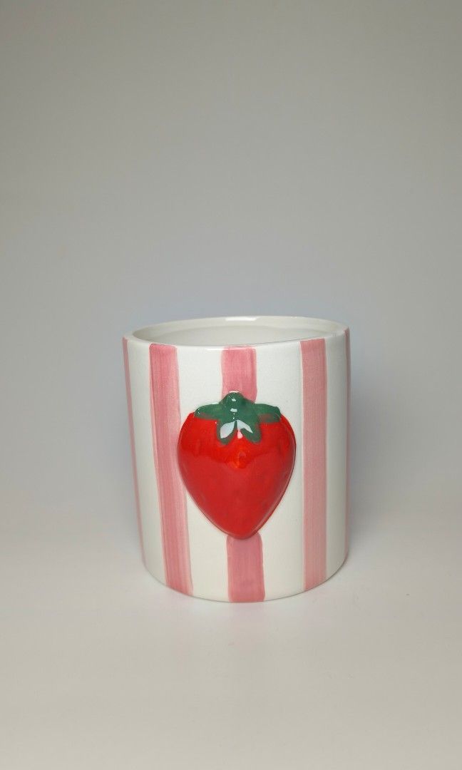Strawberry holder (Category: Vases & Decorative Bowls) located in Cavite. Submitted by phtmt (Listing ID 1440934492, Image 1). Description: .