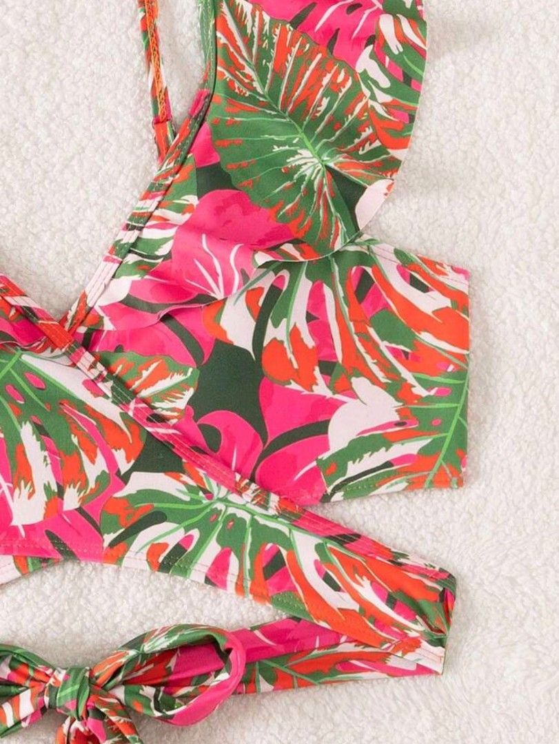 Swim Vacay Printed Bikini Set (Category: Bikinis & Swimsuits) located in Pasay City. Submitted by ShopWithCat (Listing ID 1440827262, Image 3). Description: Hey loves! 💕 I’m doing a wardrobe cleanse and letting go of most of my favorite pieces. Everything here is in great condition, either brand new or lightly used, and ready to make someone else’s OOTD shine. ✨ 🛍️ Please note: Payment first policy. Will reserve the item to the person who send 