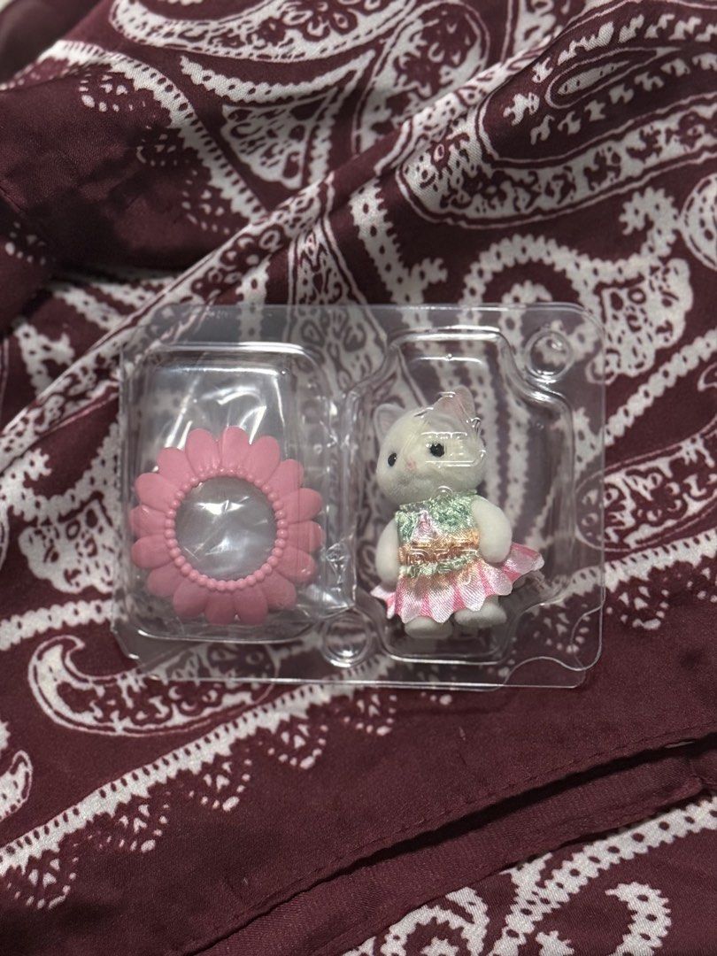 Sylvanian Family (Category: Toys & Games) located in Singapore. Submitted by sylvanianfamilylover (Listing ID 1440928970, Image 1). Description: Used only to take out and take a picture! Price is non-negotiable! Meet up only! Along the Red Line from Woodlands MRT till Jurong East MRT!.