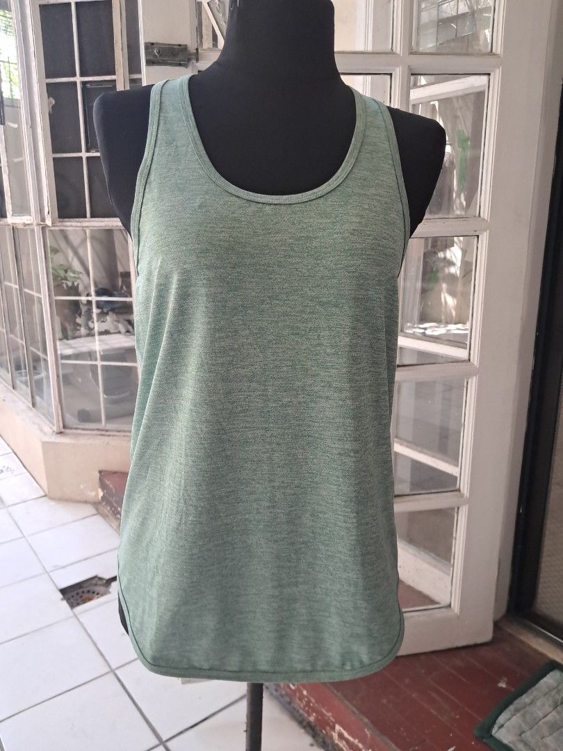 Tank top (Category: Activewear) located in Manila. Submitted by cherrytreasures (Listing ID 1440813438, Image 3). Description: cotton on body women tank top, s size.