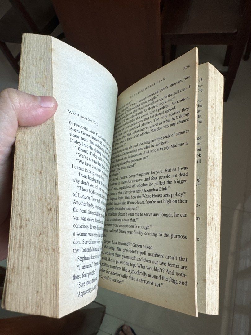 The Alexandria Link by Steve Berry (Category: Storybooks) located in Santiago. Submitted by spree33 (Listing ID 1440804868, Image 3). Description: Title: The Alexandria Link Author: Steve Berry No issues, regular wear and tear, old/brown pages Take note that these are old books so manage your expectations. Buy more books/items to get discounted price/free item to be given Any MOP and MOD preferred by buyer Delivery fee to be shouldered by buyer.
