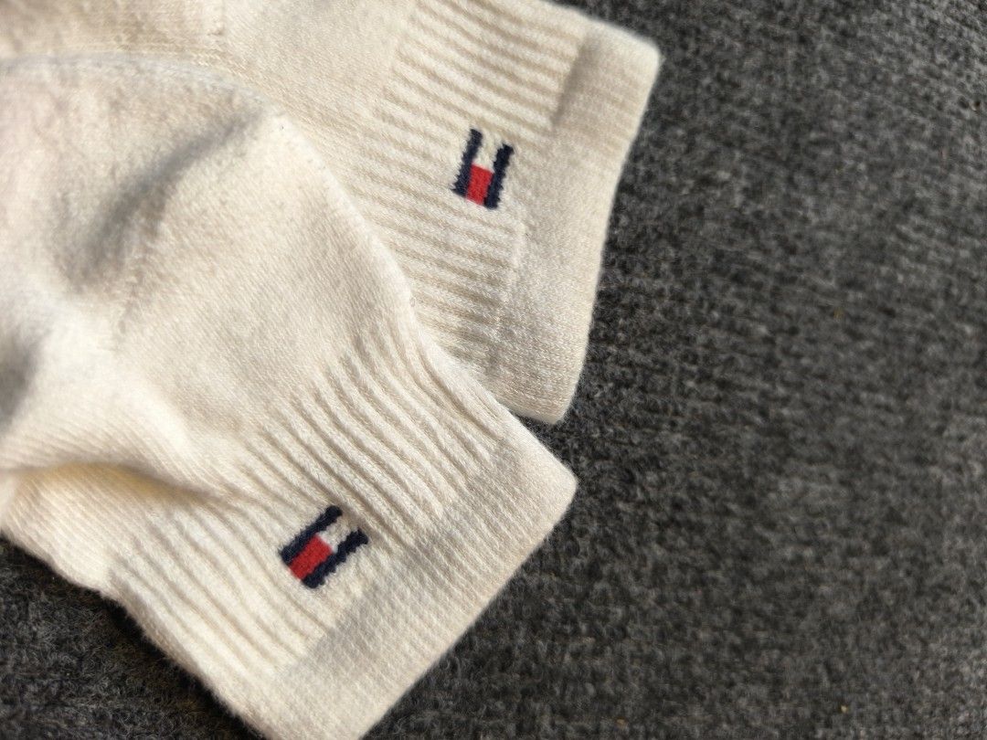 Tommy Hilfiger White Ankle Socks (2 Pairs) (Category: Socks) located in Ligao. Submitted by kokaakf1nds. (Listing ID 1440803889, Image 2). Description: - Brand new white Tommy Hilfiger ankle socks - Classic design featuring the iconic Tommy Hilfiger flag logo - Ideal for everyday wear - Ensures a comfortable fit for all-day comfort.