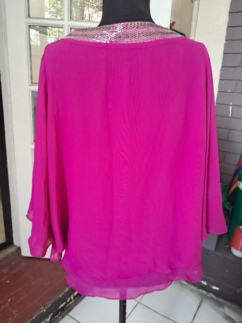 Tops (Category: Blouses) located in Manila. Submitted by cherrytreasures (Listing ID 1440839158, Image 3). Description: shoulder 37cm., lenght 69cm., pwede po meet up or shipping.