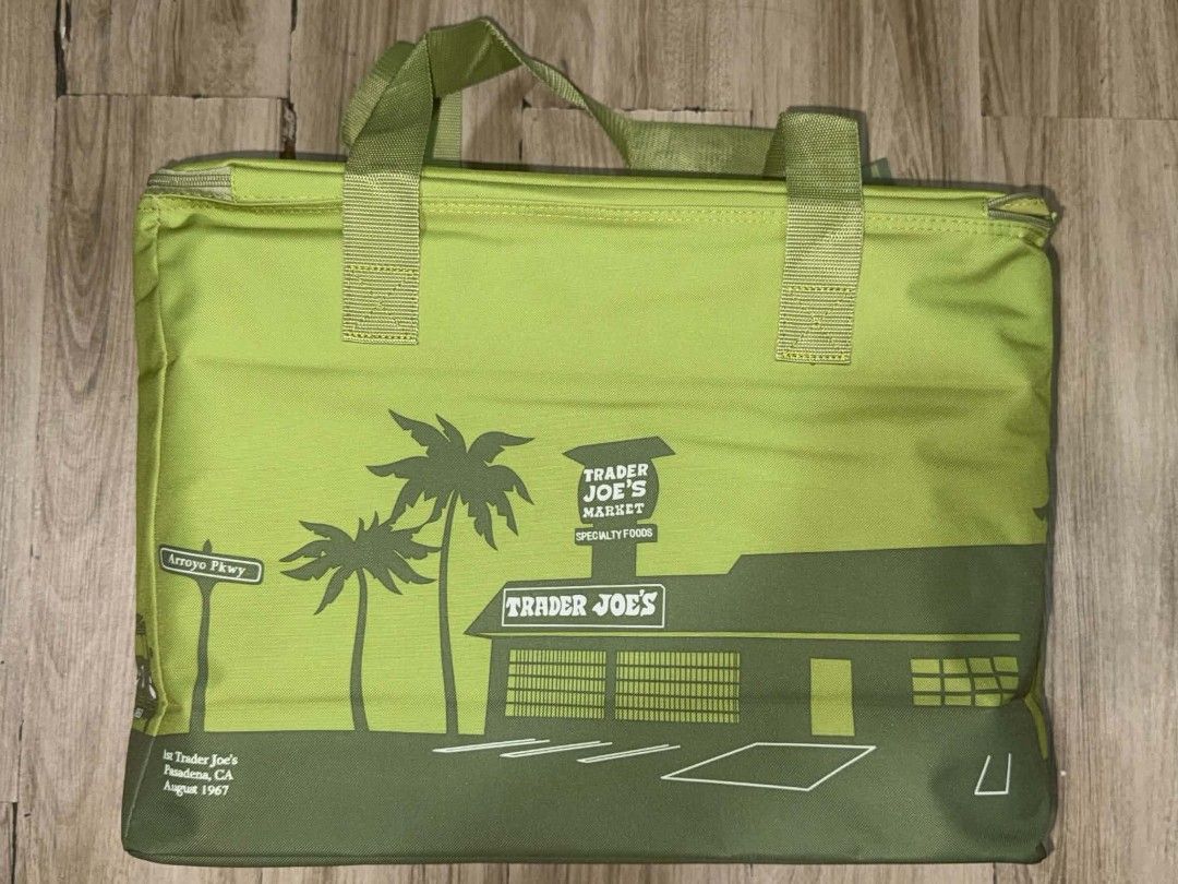 Trader Joe's Large Insulated Bag (Category: Diaper Bags & Wetbags) located in Manila. Submitted by agnescang (Listing ID 1440894805, Image 1). Description: Got from the US RFS: extra.