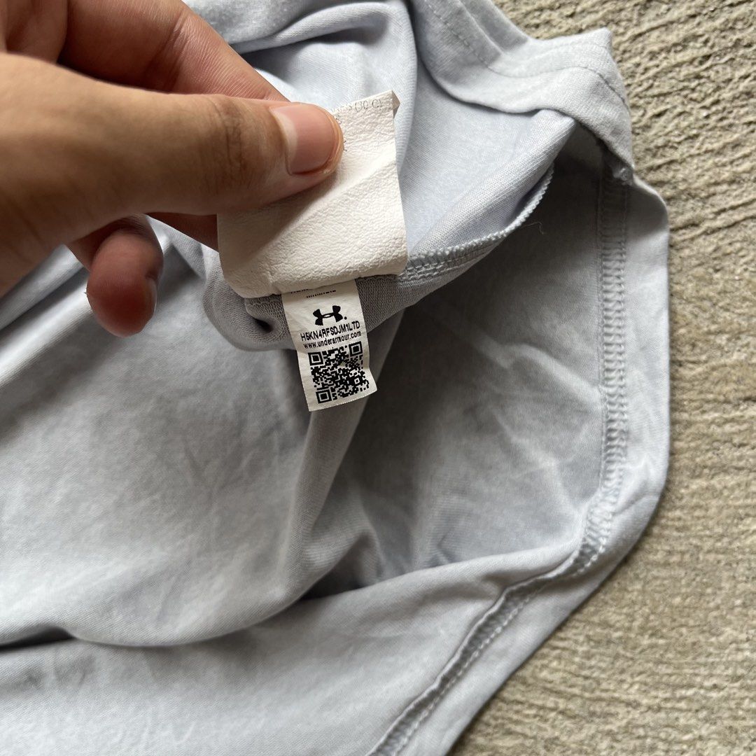 Under Armour Center Logo Shirt (Category: Tshirts & Polo Shirts ) located in Batangas. Submitted by _thriftxplug (Listing ID 1440801253, Image 3). Description: Under Armour Mid Logo Shirt Size: XL Width 25 x 28 - 29 Length No issue Excellent condition Grab: ₱299.
