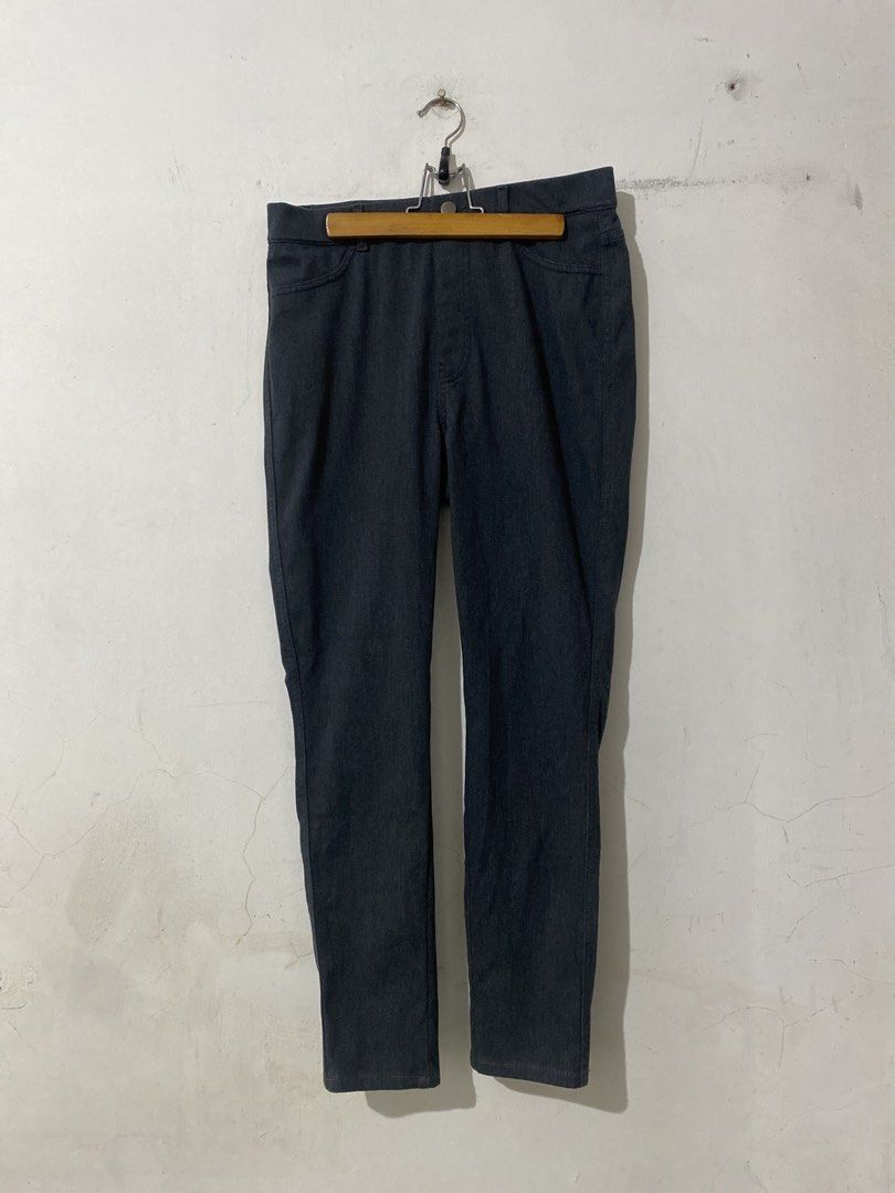 Uniqlo HEATTECH Pants Size L Dark Grey (Category: Jeans) located in Cainta. Submitted by narraveranda (Listing ID 1440829674, Image 1). Description: - Uniqlo HEATTECH Pants - Color: Dark Grey - Size: L - Waist: 30-31 inches - Material: Polyester, Spandex, Cotton, Acrylic blend - Origin: Made in Vietnam - Features: Excellent warmth, comfortable fit.