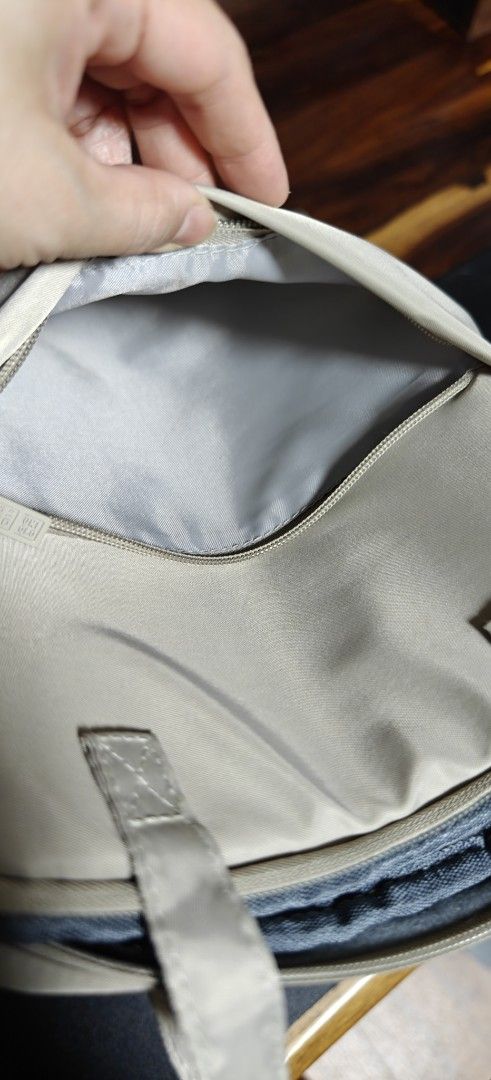 Uniqlo laptop Bag468809693067356163