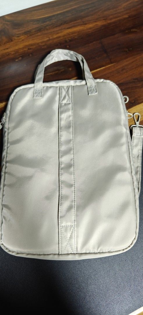 Uniqlo laptop Bag468809693067356161