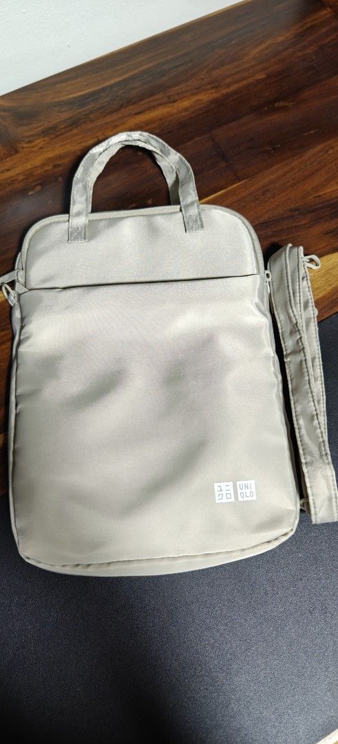 Uniqlo laptop Bag468809693067356160