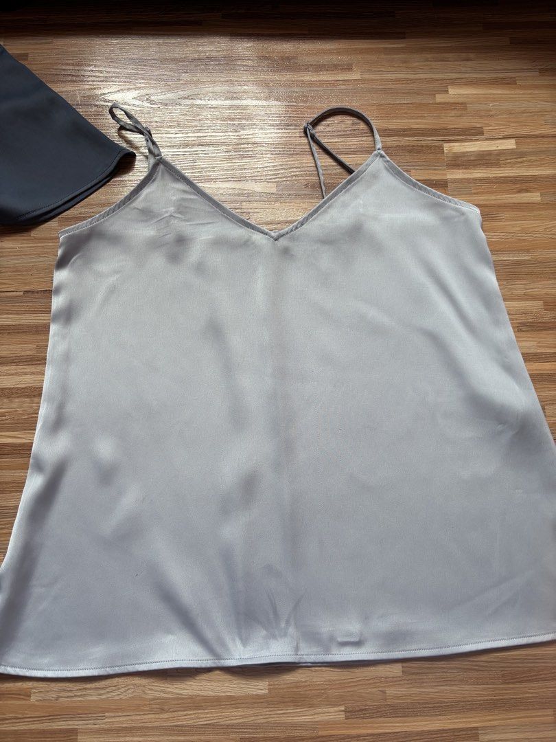 Uniqlo Silver Satin Cami Top Size S (Category: Sleeveless) located in Cordova. Submitted by preloved_branded01 (Listing ID 1440777710, Image 1). Description: - Brand: Uniqlo - Color: Silver - Style: Cami Top - Features: Spaghetti straps, V-neckline - Versatility: Great for layering or wearing solo - Occasion: Suitable for casual and dressy events.