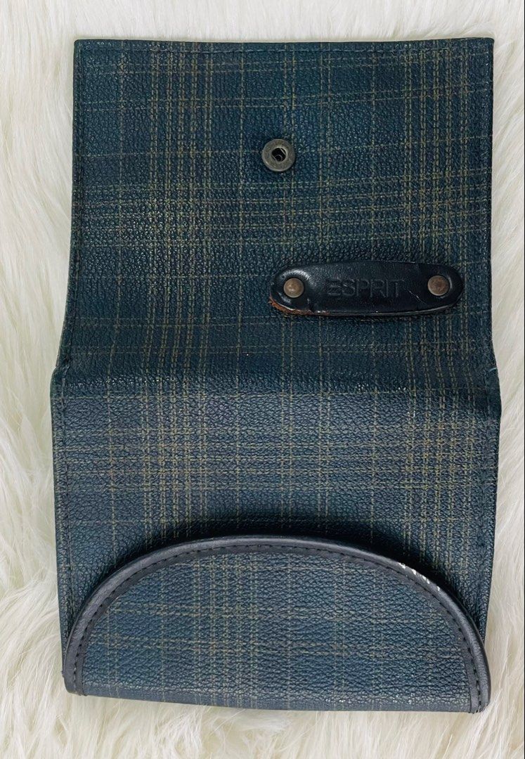 Vintage Esprit Plaid Bi-Fold Wallet (Category: Wallets & Card holders) located in San Juan City. Submitted by redrosierose (Listing ID 1440832743, Image 2). Description: - Esprit bi-fold wallet - Classic dark blue and tan plaid design - Secure snap closure - Multiple card slots and clear ID window inside - Compact and practical for everyday use - Shows some signs of wear, but fully functional -has signs of usage but unnoticeable RFS: Decluttering