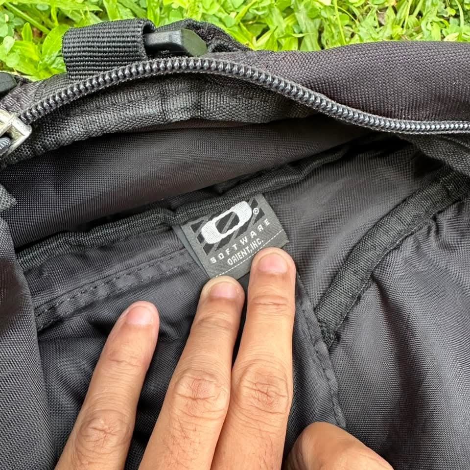 vintage oakley bagpack (Category: Backpacks) located in Zamboanga. Submitted by _oliverbmth (Listing ID 1440774954, Image 3). Description: want to sell‼️‼️‼️ vintage oakley backpack excellent condition 2200 ship pm📩.