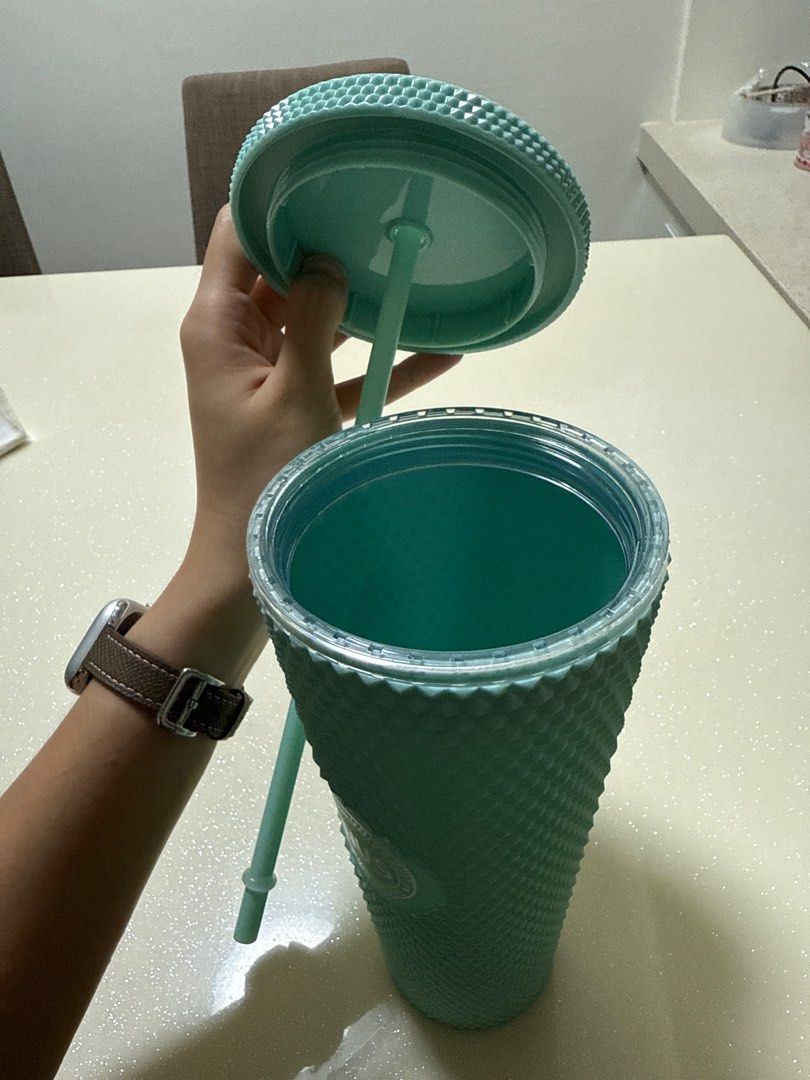 Water bottle468643652882278401
