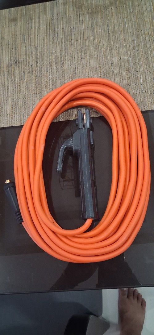 Welding Cable 10metrs (Category: Construction Tools & Equipment) located in San Leonardo. Submitted by anthony14364 (Listing ID 1440766061, Image 2). Description: ✔️ Makapal at de-kalidad na welding cable ✔️ 10 meters haba – mas malawak ang galaw habang nagwe-welding ✔️ Flexible at madaling i-manage kahit sa masisikip na lugar ✔️ Matibay ang insulation para sa dagdag na proteksyon at mas mahabang buhay ng kable ✔️ Kayang humawak ng mataas na weld