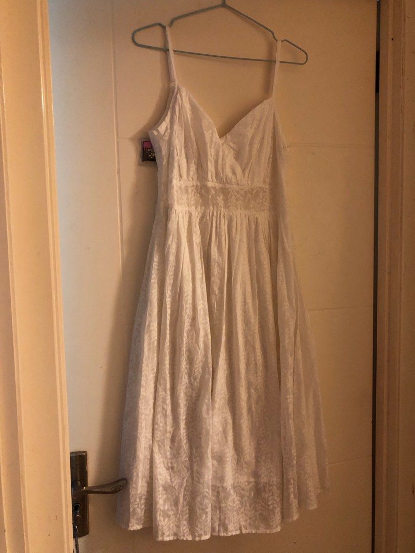 White Lace Midi Dress (Category: Dresses) located in Mandaluyong City. Submitted by francescascloset (Listing ID 1440885967, Image 1). Description: .