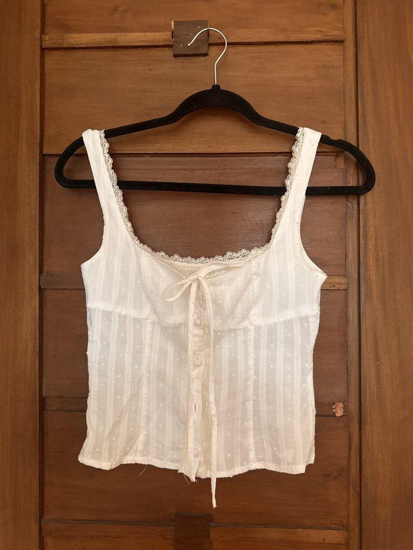 White Lace Trim Corset Style Top (Category: Others Tops) located in Quezon City. Submitted by closettfinds (Listing ID 1440894993, Image 1). Description: Has a missing button but can be stitched up.