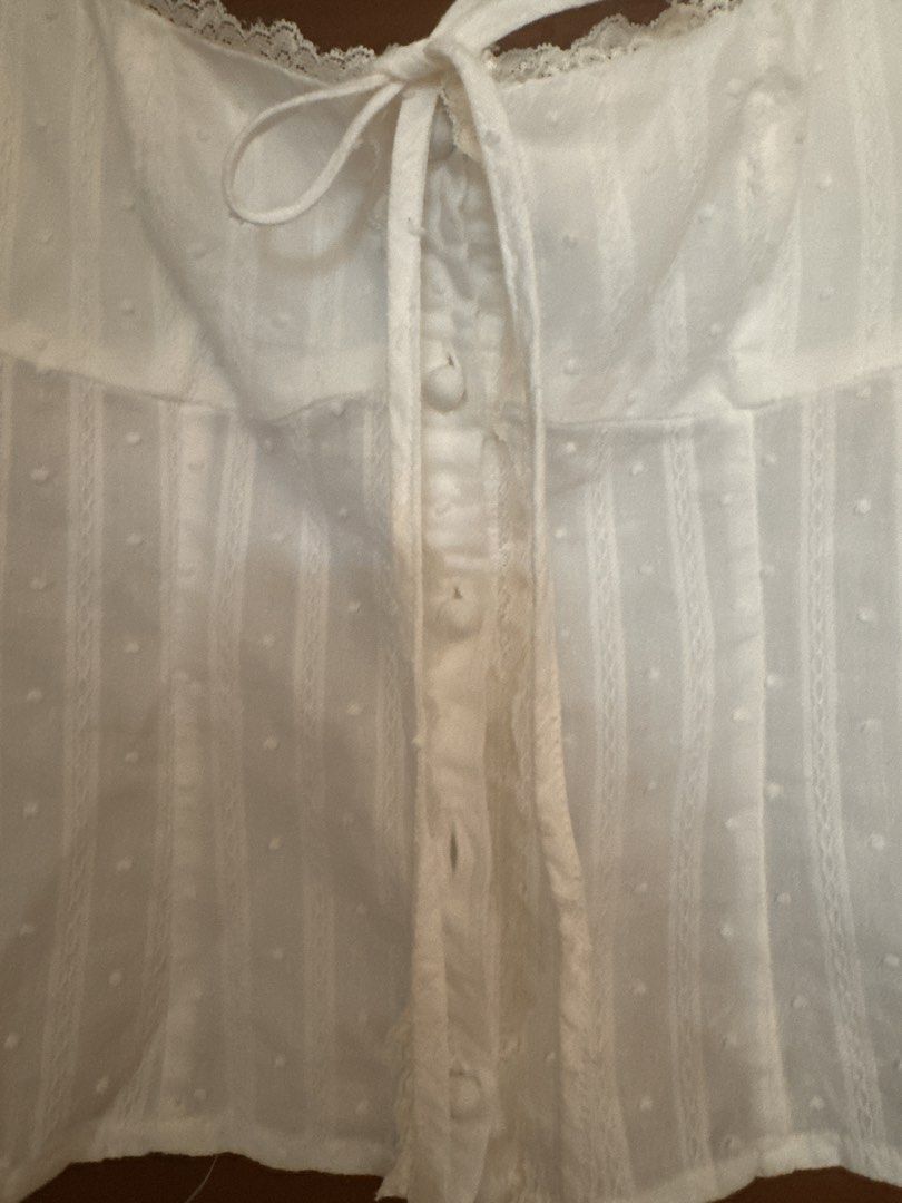 White Lace Trim Corset Style Top (Category: Others Tops) located in Quezon City. Submitted by closettfinds (Listing ID 1440894993, Image 3). Description: Has a missing button but can be stitched up.