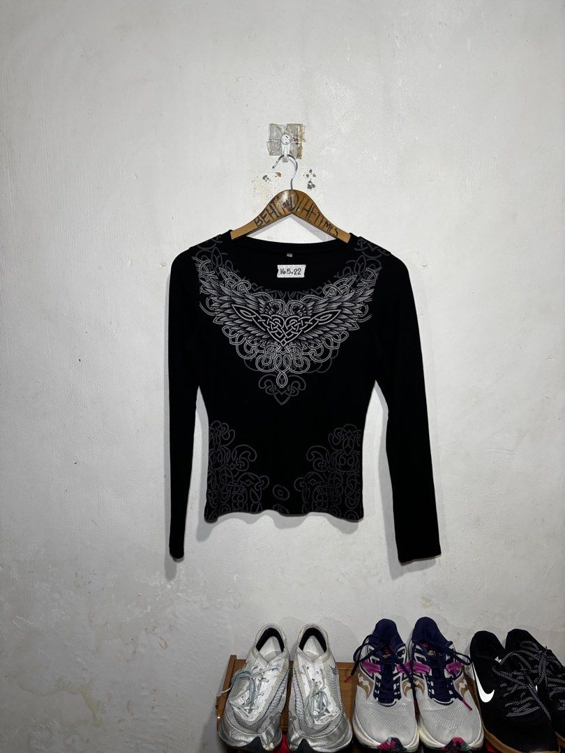 Y2K Grunge Heart Longsleeve (Category: Longsleeves) located in Calamba. Submitted by sinauna. (Listing ID 1440830859, Image 1). Description: WTS: y2k Grunge Heart Longsleeve Condition/Issues: needs wash (Note: Item’s not faded. Color may vary due to lighting) Dimension: 16.5x22 Size on tag: Large Price: Mine - 399+SF Plus shipping fee! Free shipping if you purchase more than 3 items. Also, I can give you a discount in my previous listings so chec