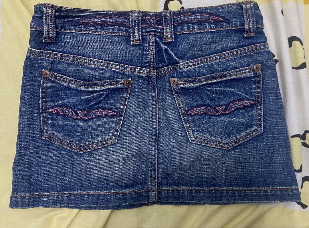 Y2K Short Denim Skirt (Category: Skirts) located in Manila. Submitted by xaaand (Listing ID 1440869318, Image 2). Description: — negotiable just dm me! .