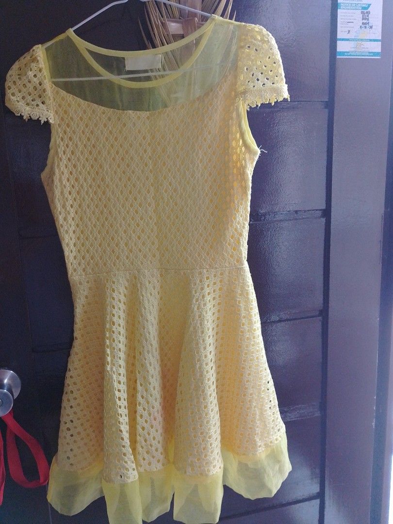 Yellow Mesh Overlay Dress with Ruffle Hem (Category: Babies & Kids Fashion) located in Cebu City. Submitted by kitty032110 (Listing ID 1440809634, Image 2). Description: - Adorable yellow dress - Features delicate mesh overlay on shoulders and sleeves - Charming ruffle detail at the hem - Versatile: great for parties or casual outings - Designed for comfort and ease of wear.