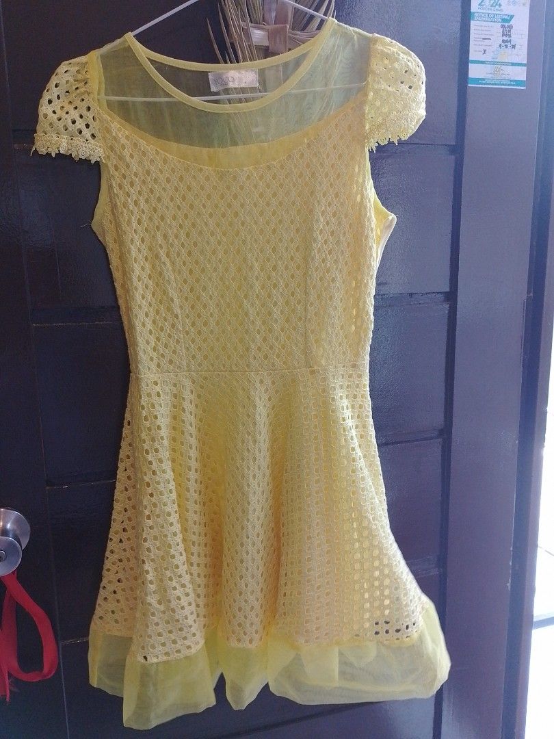 Yellow Mesh Overlay Dress with Ruffle Hem (Category: Babies & Kids Fashion) located in Cebu City. Submitted by kitty032110 (Listing ID 1440809634, Image 3). Description: - Adorable yellow dress - Features delicate mesh overlay on shoulders and sleeves - Charming ruffle detail at the hem - Versatile: great for parties or casual outings - Designed for comfort and ease of wear.