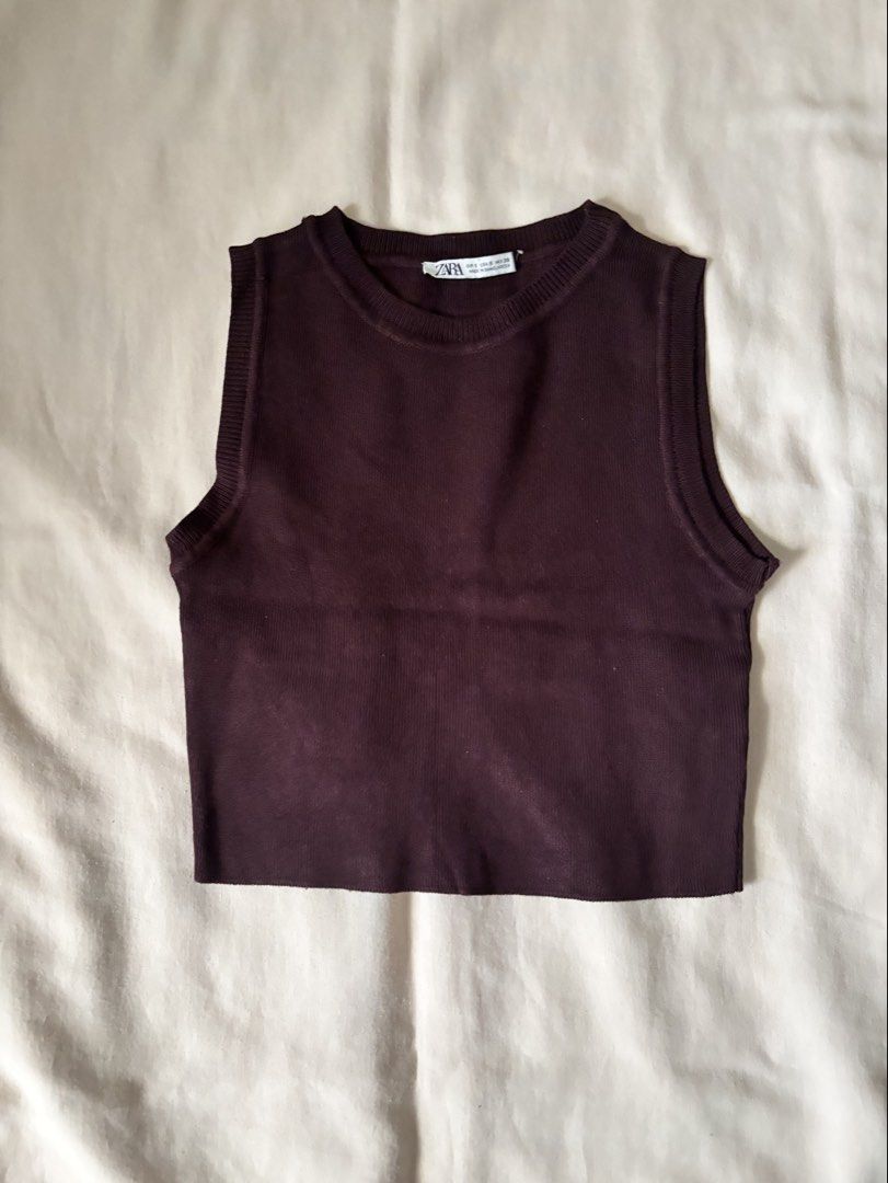 Zara Maroon Knit Sleeveless Crop Top (Category: Sleeveless) located in Pasig City. Submitted by r_ain (Listing ID 1440859978, Image 1). Description: - Color: Maroon/Dark plum/burgundy - Crew neck style - Size S can fit up to M .