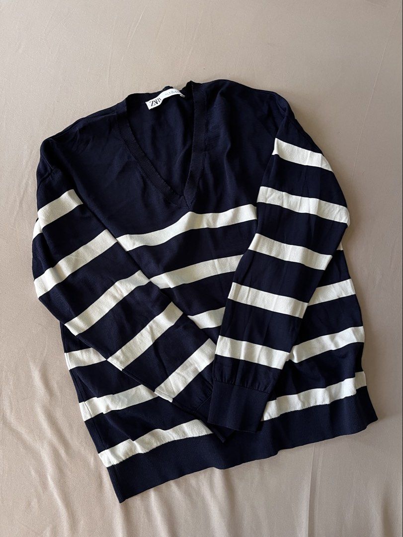 ZARA STRIPED V-NECK KNIT SWEATER (Category: Longsleeves) located in Mandaue City. Submitted by preownedbykath (Listing ID 1436658824, Image 1). Description: .