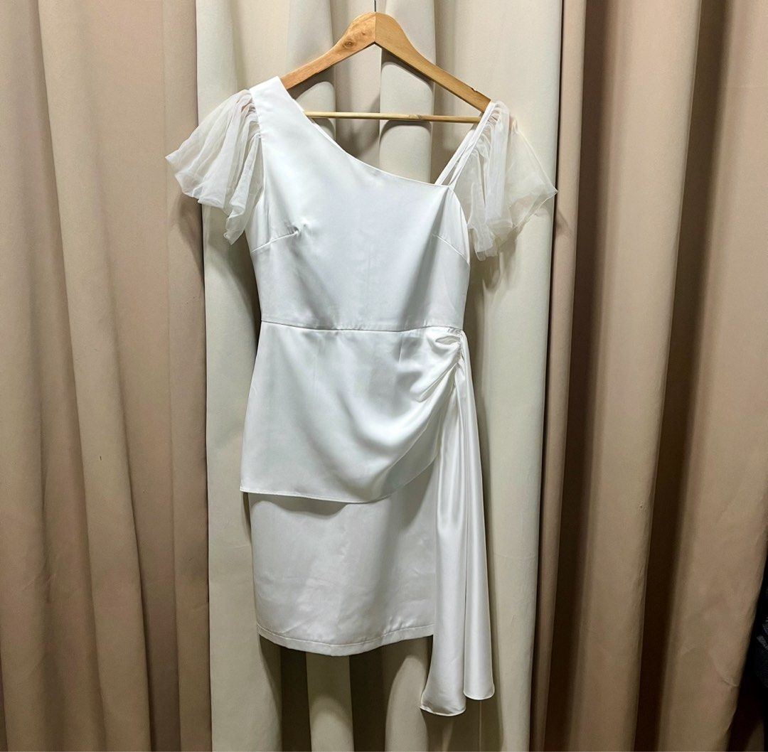 ZYHT White Dress (Category: Dresses) located in Bulacan. Submitted by ishrm (Listing ID 1440886579, Image 1). Description: Medium Length - 36in Bust - 16.5in Waist 14in Hip - 18in MOP: GCash (Payment first) MOD: J&T only ps. once used in my graduation.